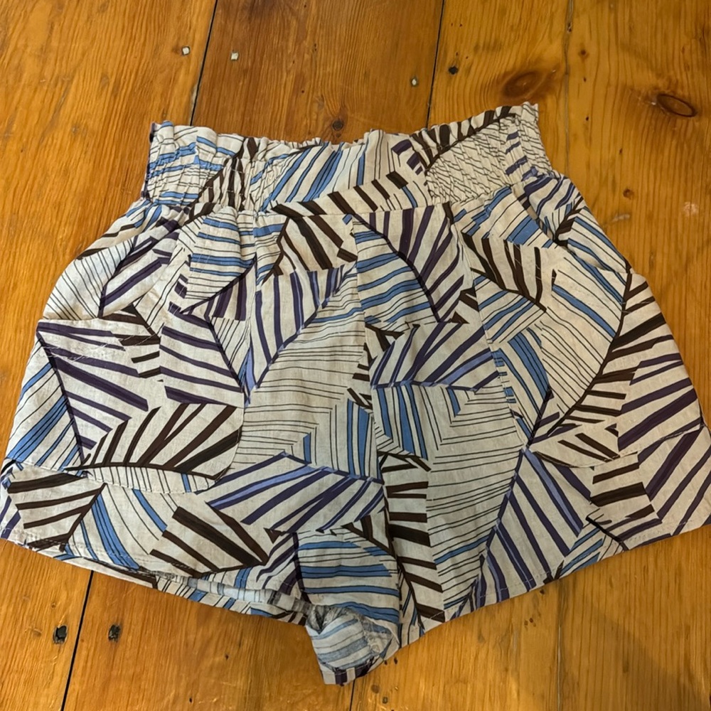 Boutique linen shorts